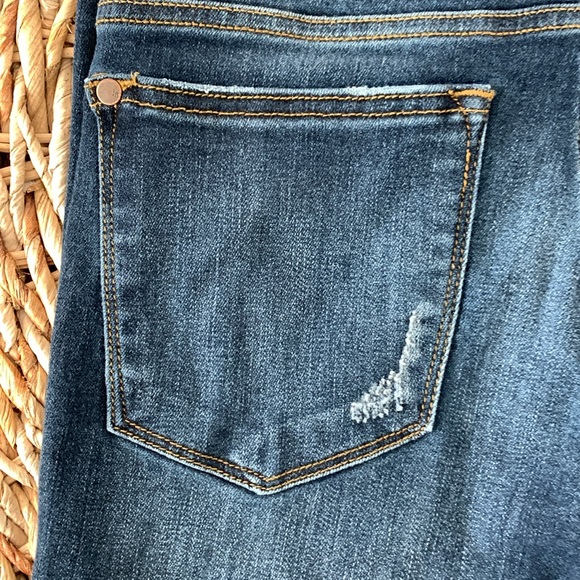 Judy Blue Angie Relaxed Fit Straight Leg Jean - Picture 7 of 16